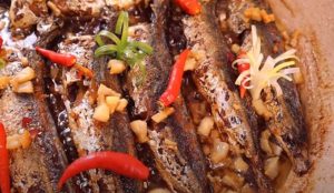 Cá nục kho riềng